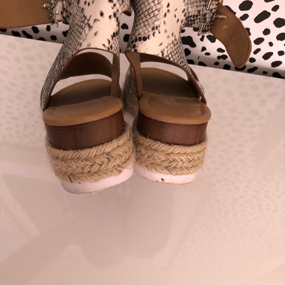 Sandals - Picture 3 of 3